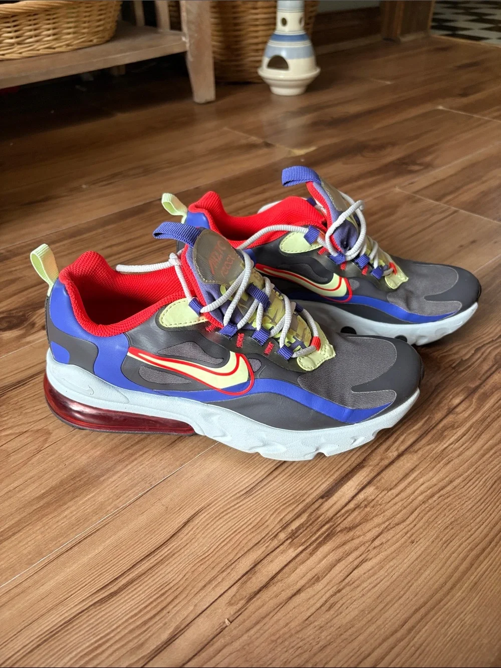 Nike 270 react sneakers
